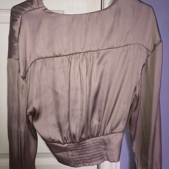DYNAMITE TWIST TOP BLOUSE - Picture 3 of 6